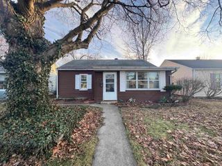 209 E EDGAR Avenue, Mishawaka, IN 46545