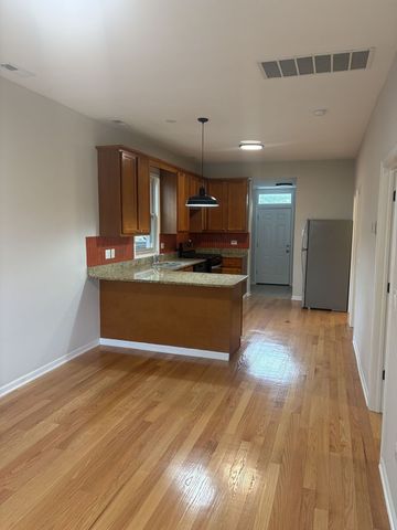 6834 S Dorchester Avenue 2, Chicago, IL 60637