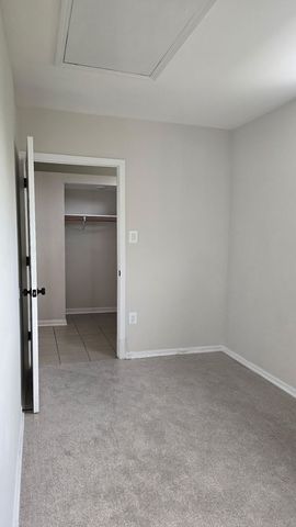 6834 S Dorchester Avenue 2, Chicago, IL 60637