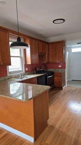 6834 S Dorchester Avenue 2, Chicago, IL 60637