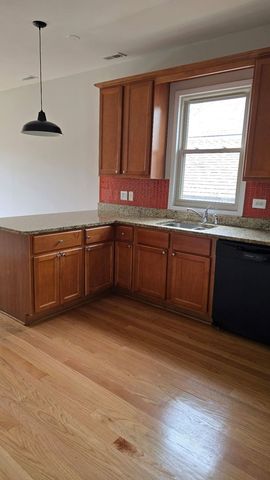 6834 S Dorchester Avenue 2, Chicago, IL 60637