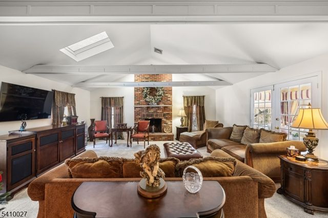 10 Moonshadow Ct, Kinnelon Boro, NJ 07405