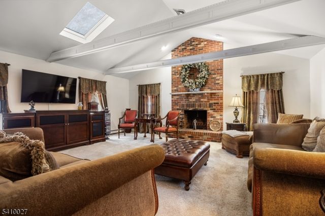 10 Moonshadow Ct, Kinnelon Boro, NJ 07405