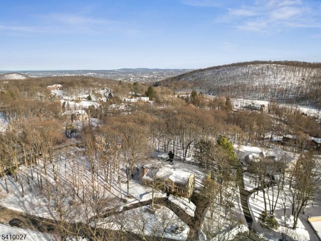 10 Moonshadow Ct, Kinnelon Boro, NJ 07405