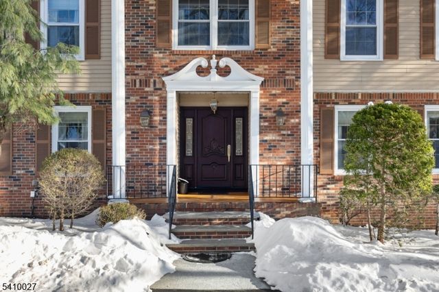 10 Moonshadow Ct, Kinnelon Boro, NJ 07405