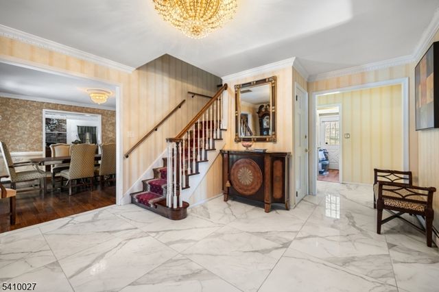 10 Moonshadow Ct, Kinnelon Boro, NJ 07405