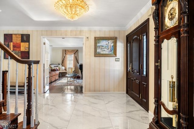 10 Moonshadow Ct, Kinnelon Boro, NJ 07405