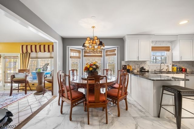 10 Moonshadow Ct, Kinnelon Boro, NJ 07405