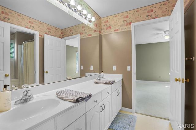 4305 Green Briar Court, Washington, MO 63090