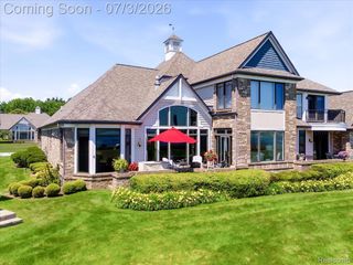1564 Edison Shores Place 28, Port Huron, MI 48060