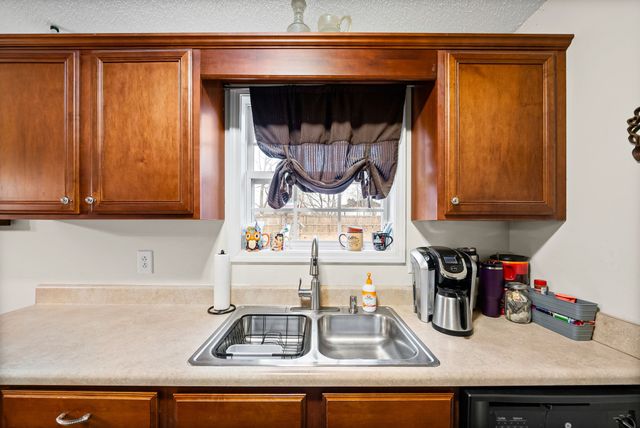 300 Maple Park Dr, Clarksville, TN 37040