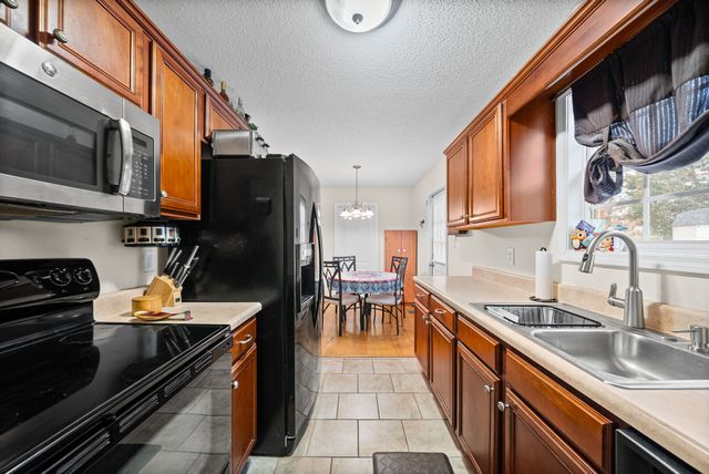 300 Maple Park Dr, Clarksville, TN 37040