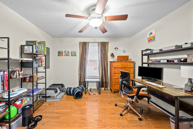 300 Maple Park Dr, Clarksville, TN 37040