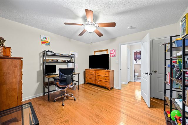 300 Maple Park Dr, Clarksville, TN 37040