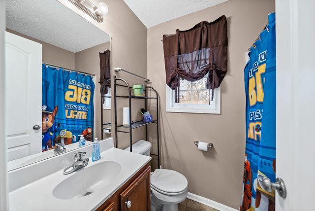 300 Maple Park Dr, Clarksville, TN 37040