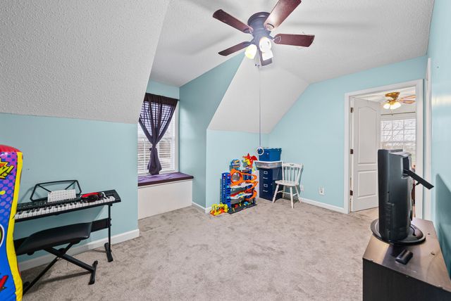 300 Maple Park Dr, Clarksville, TN 37040