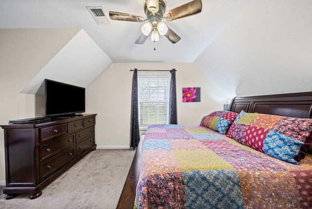 300 Maple Park Dr, Clarksville, TN 37040