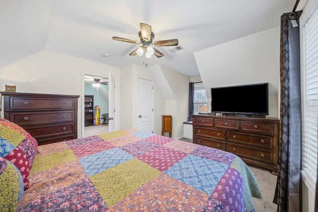 300 Maple Park Dr, Clarksville, TN 37040