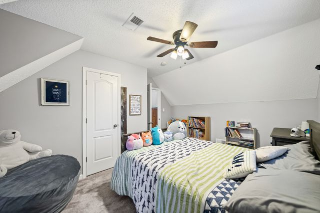 300 Maple Park Dr, Clarksville, TN 37040