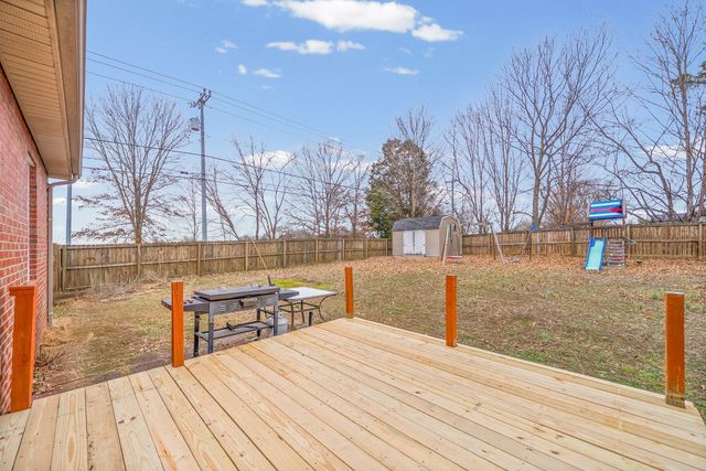 300 Maple Park Dr, Clarksville, TN 37040