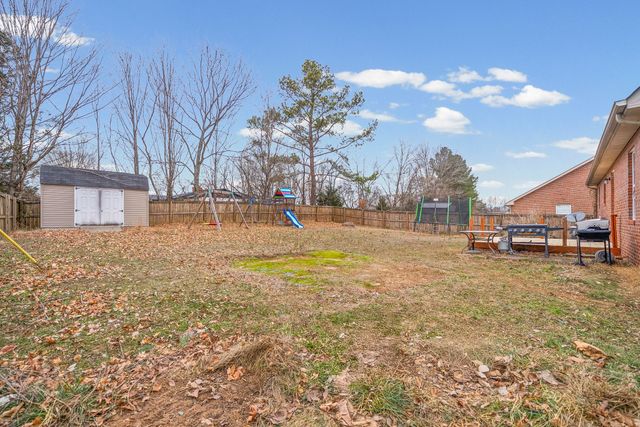 300 Maple Park Dr, Clarksville, TN 37040