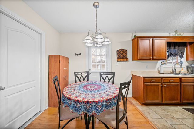 300 Maple Park Dr, Clarksville, TN 37040