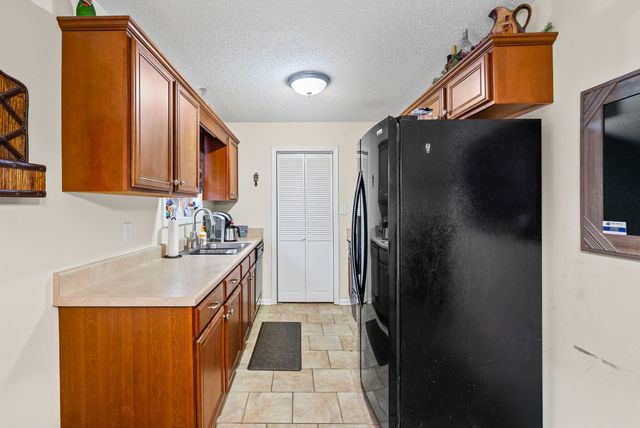 300 Maple Park Dr, Clarksville, TN 37040