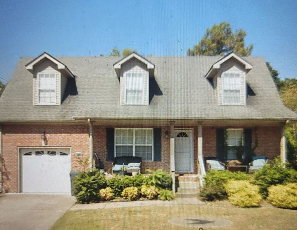 300 Maple Park Dr, Clarksville, TN 37040