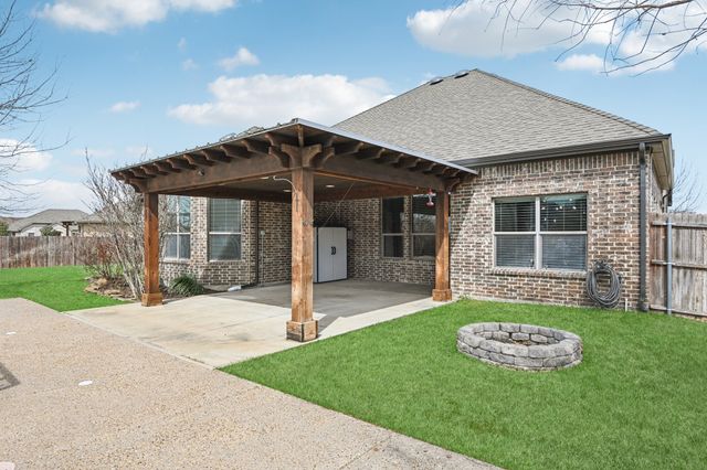 102 Citation Lane, Waxahachie, TX 75165