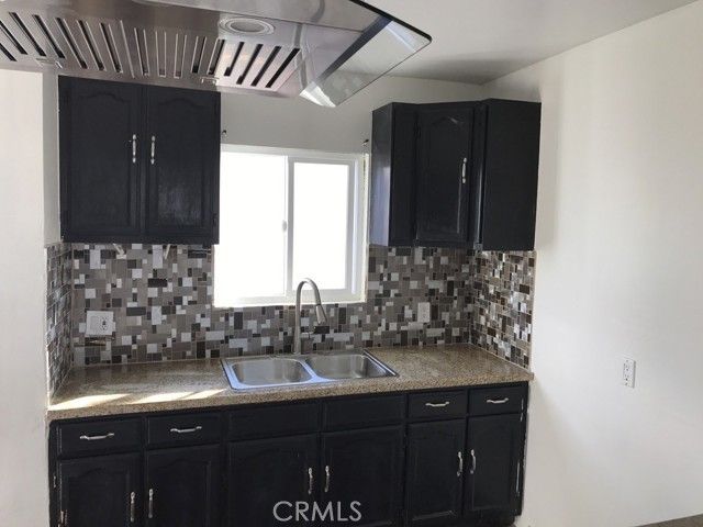 3887 S Van Ness Avenue, Los Angeles, CA 90062