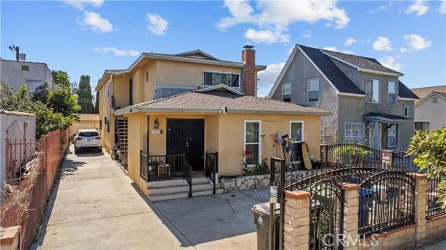 3887 S Van Ness Avenue, Los Angeles, CA 90062