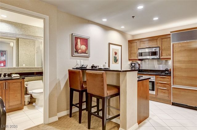 135 East Harmon Avenue 2721, Las Vegas, NV 89109