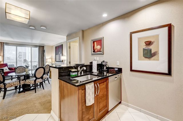 135 East Harmon Avenue 2721, Las Vegas, NV 89109