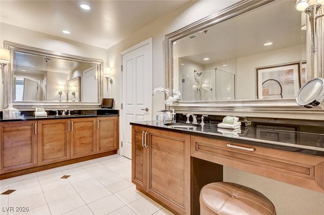 135 East Harmon Avenue 2721, Las Vegas, NV 89109