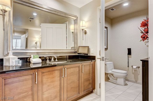 135 East Harmon Avenue 2721, Las Vegas, NV 89109