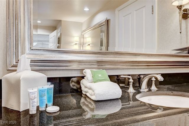 135 East Harmon Avenue 2721, Las Vegas, NV 89109