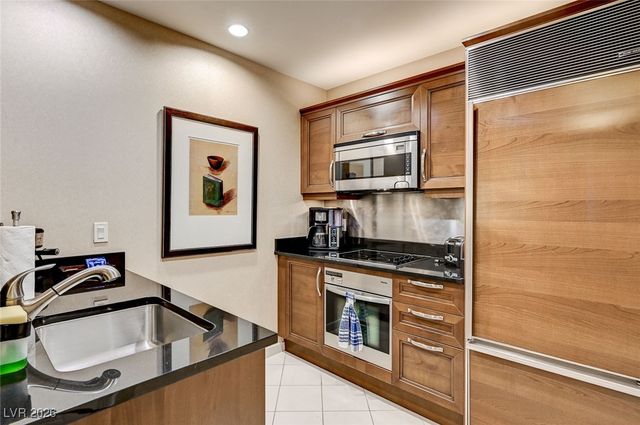 135 East Harmon Avenue 2721, Las Vegas, NV 89109