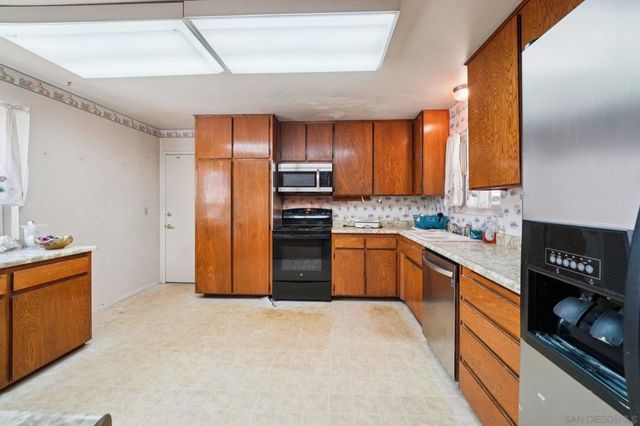 27920 Lexington Court, Menifee, CA 92586