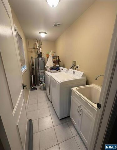 8 William Street, Saddle Brook, NJ 07663