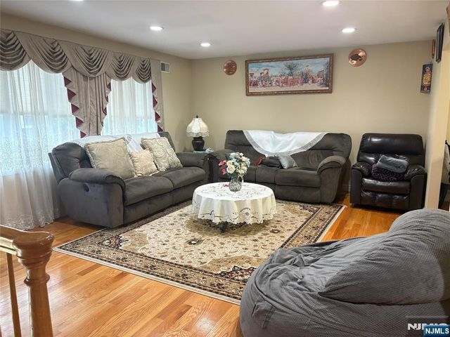 8 William Street, Saddle Brook, NJ 07663