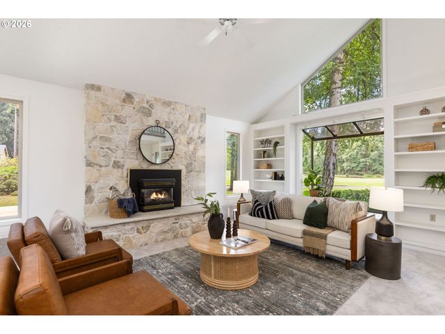 965 Ne 34TH Pl, Canby, OR 97013