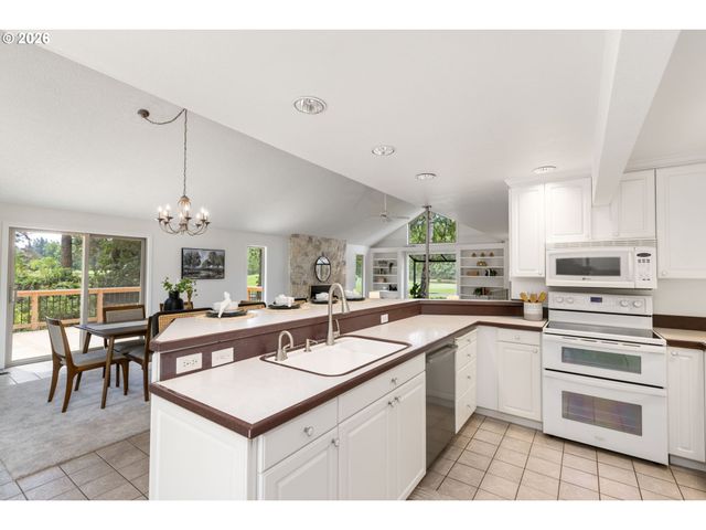 965 Ne 34TH Pl, Canby, OR 97013