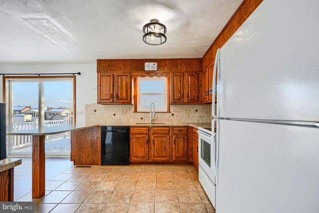 406 3RD, Mcsherrystown, PA 17344