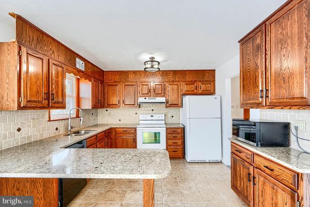 406 3RD, Mcsherrystown, PA 17344