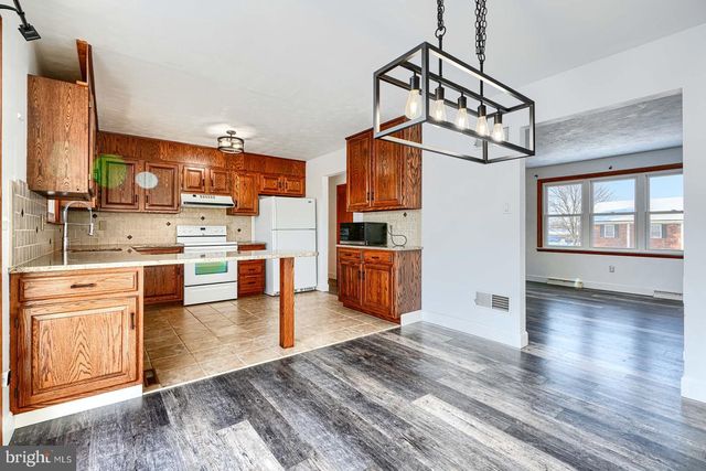 406 3RD, Mcsherrystown, PA 17344