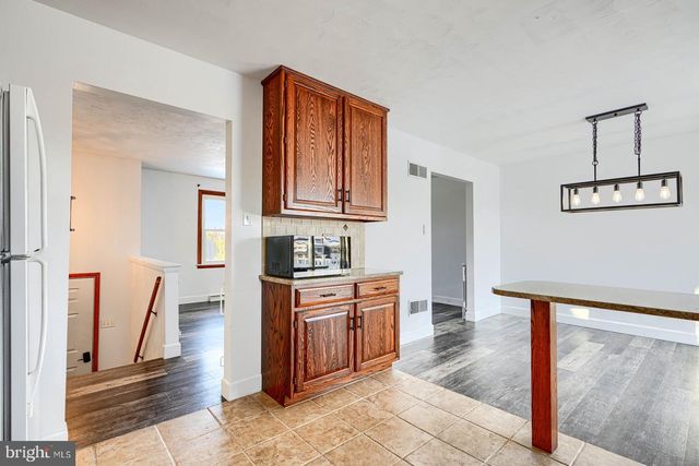 406 3RD, Mcsherrystown, PA 17344