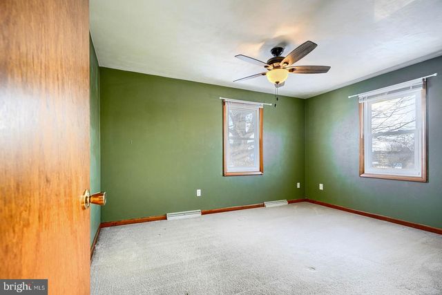 406 3RD, Mcsherrystown, PA 17344