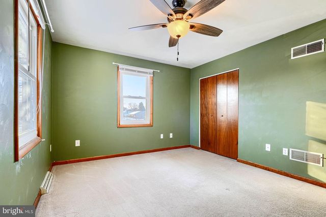 406 3RD, Mcsherrystown, PA 17344