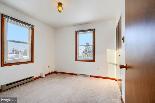 406 3RD, Mcsherrystown, PA 17344