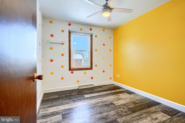 406 3RD, Mcsherrystown, PA 17344